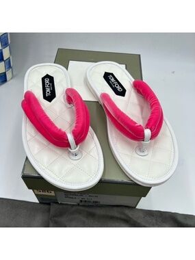 Women’s Tom Ford Pink flip-flop sandals size 39.5. Made in Italy.